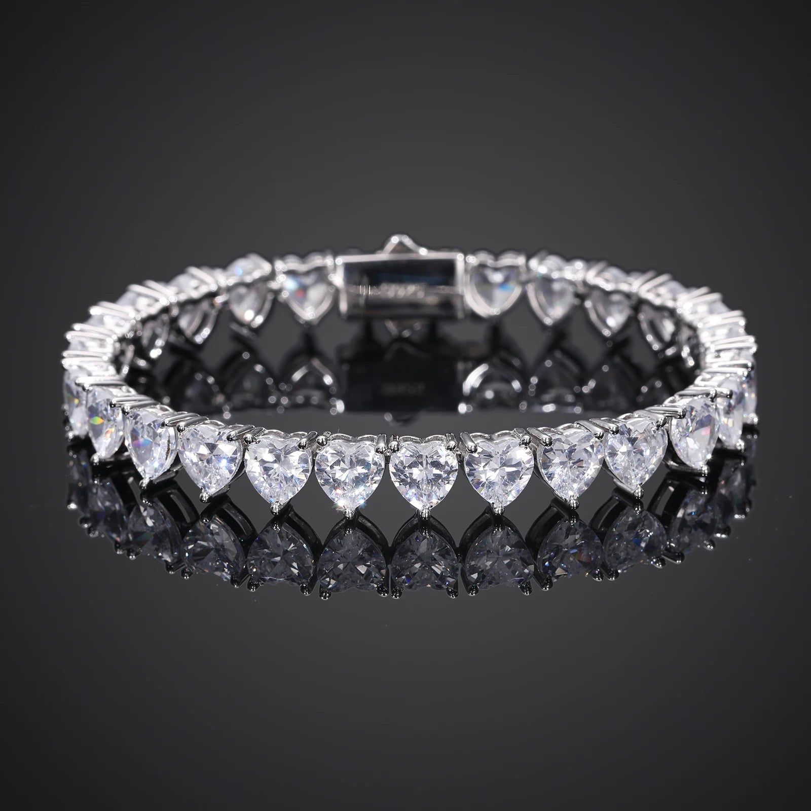 Unisex 5mm Round Brilliant Cut VVS Moissanite Heart Tennis Bracelet 925 Sterling Silver