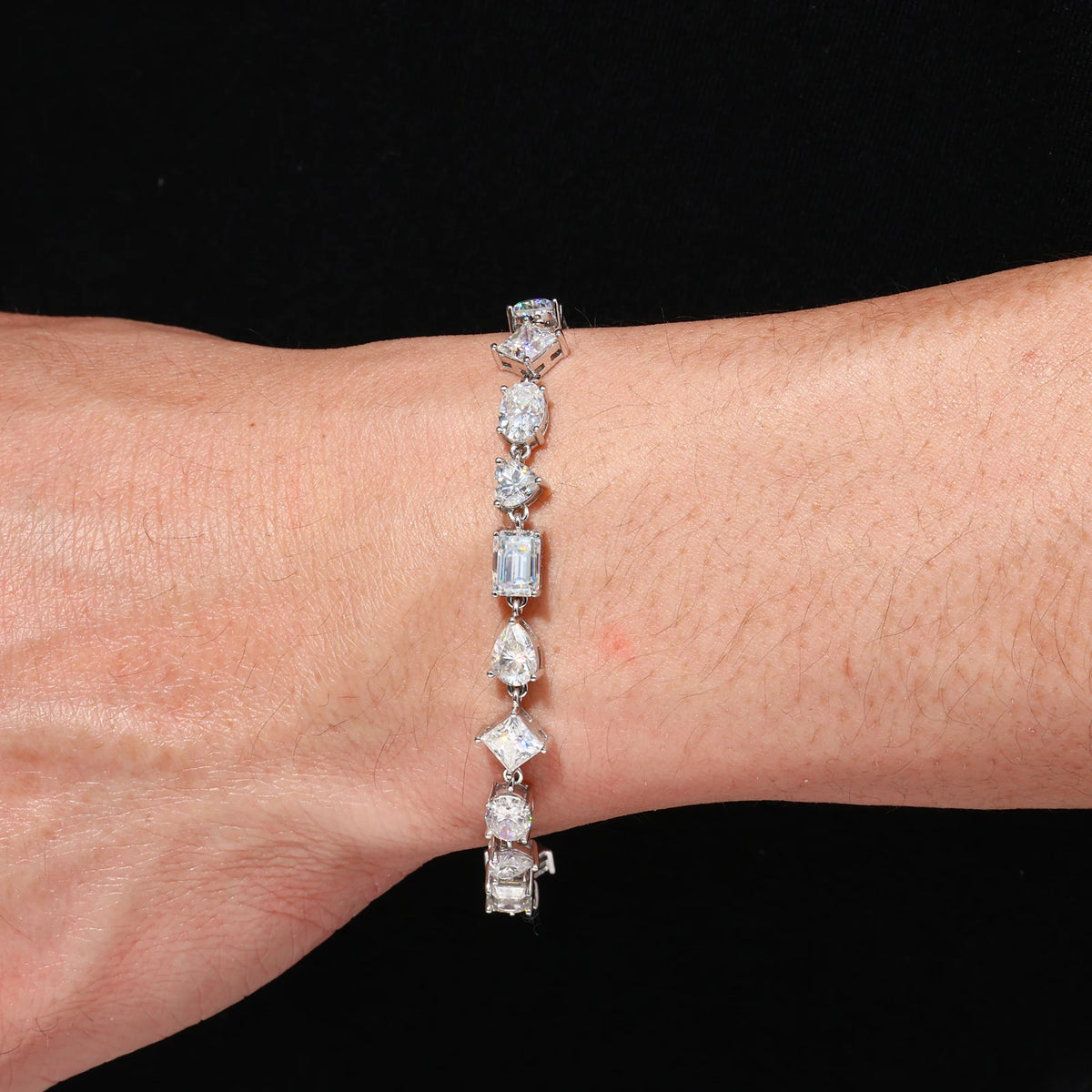 Unisex 8mm Heart Cut VVS Moissanite Tennis Bracelet 925 Sterling Silver