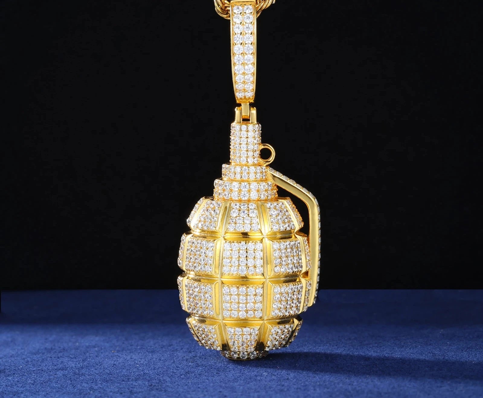 Unisex 925 Sterling Silver VVS Moissanite Hand Grenade Pendant TQP0505